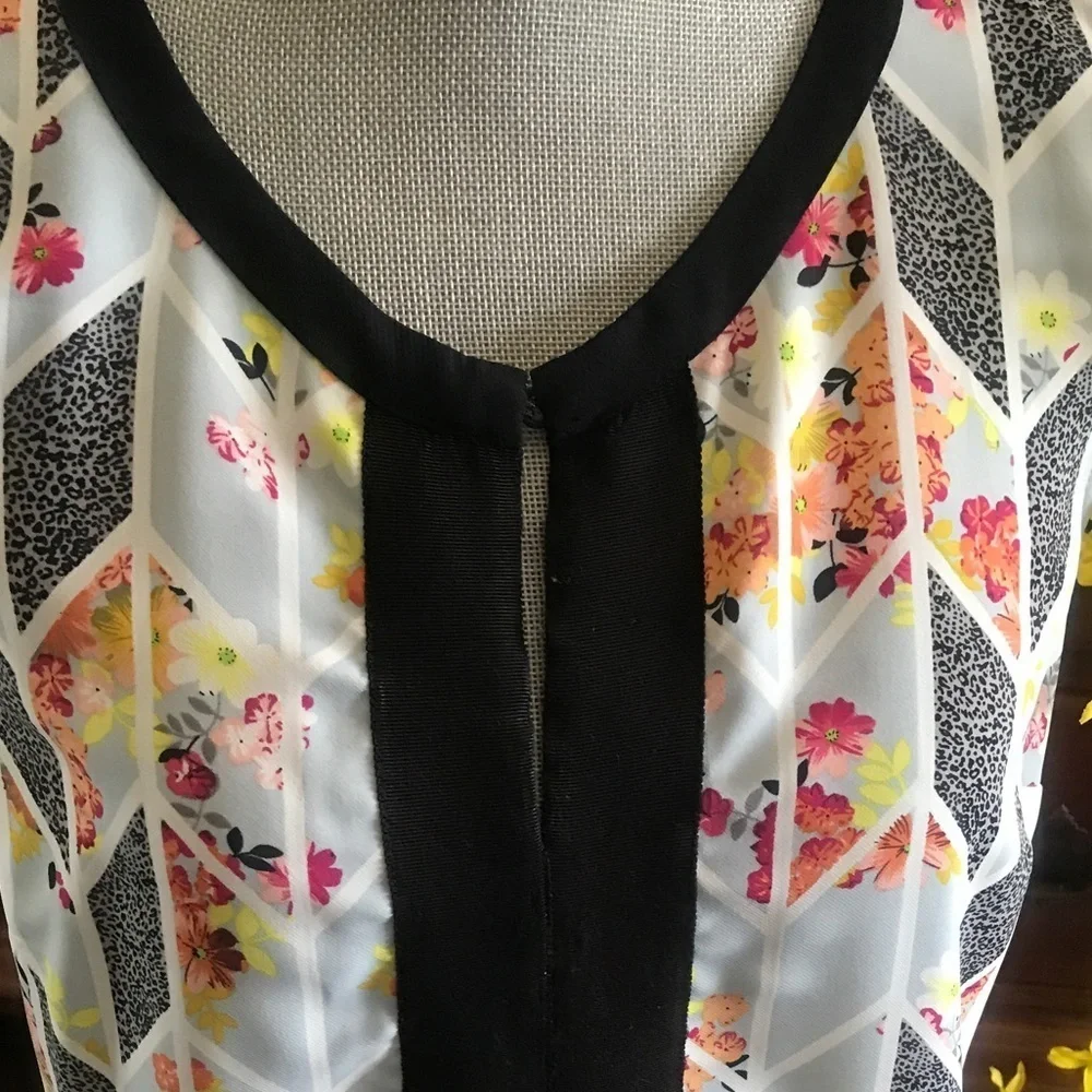 CAbi Grosgrain Floral Geometric Sleeveless Size S - Picture 5 of 11
